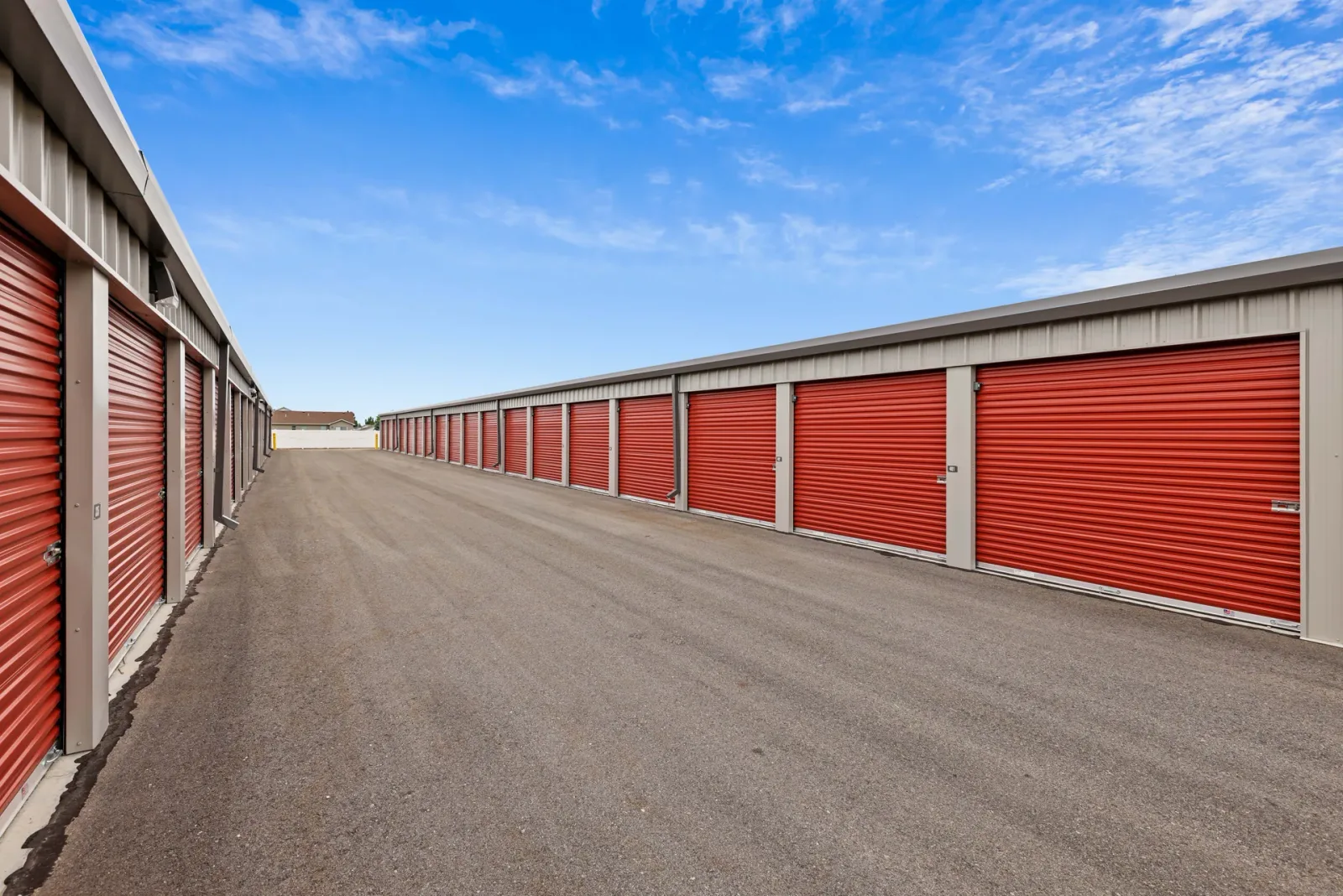 My Storage Ammon drive aisle between buildings