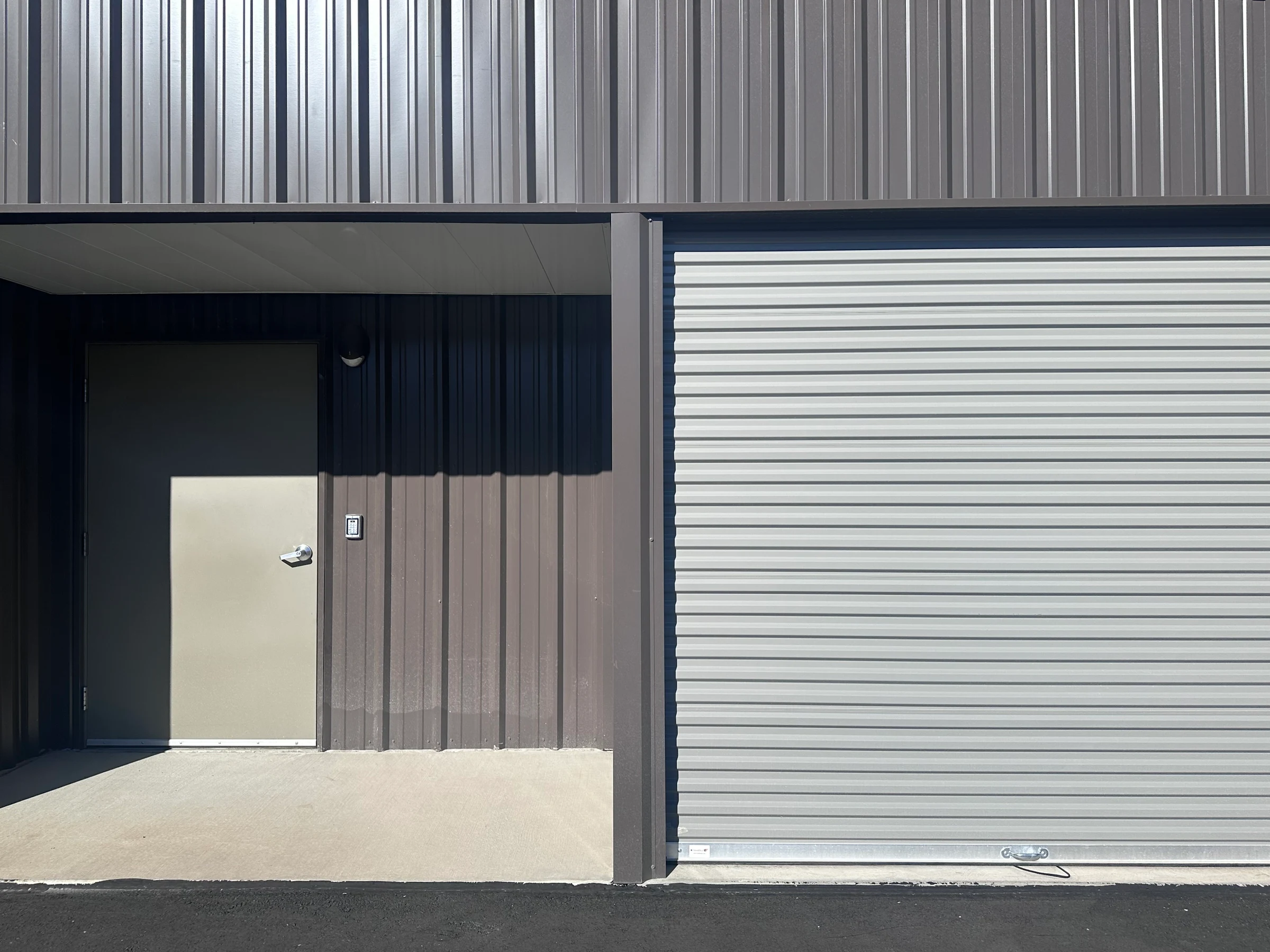 Charleston roll-up door and unit detail